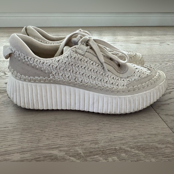 Dolce Vita Dolen Sneakers in Sandstone Knit color
Size 8.5 - Picture 10 of 13